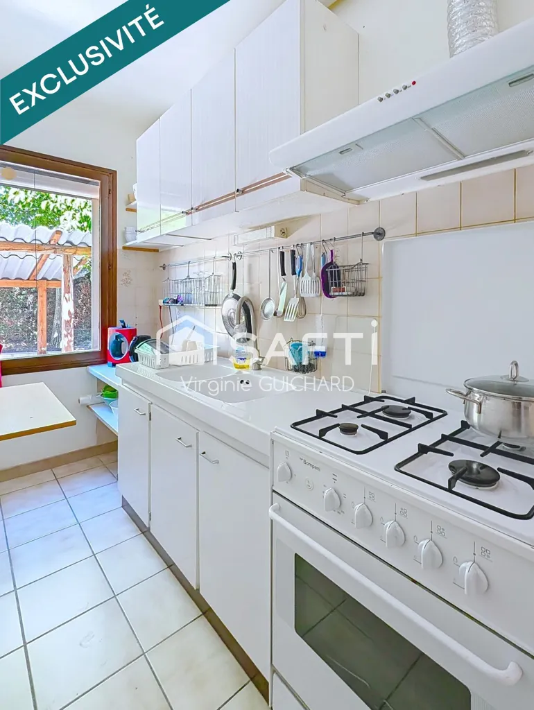 Kitchen - Architect's Villa with Pool in Aiglun