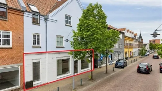 Välivaade - Shop with Large Windows in Brønderslev
