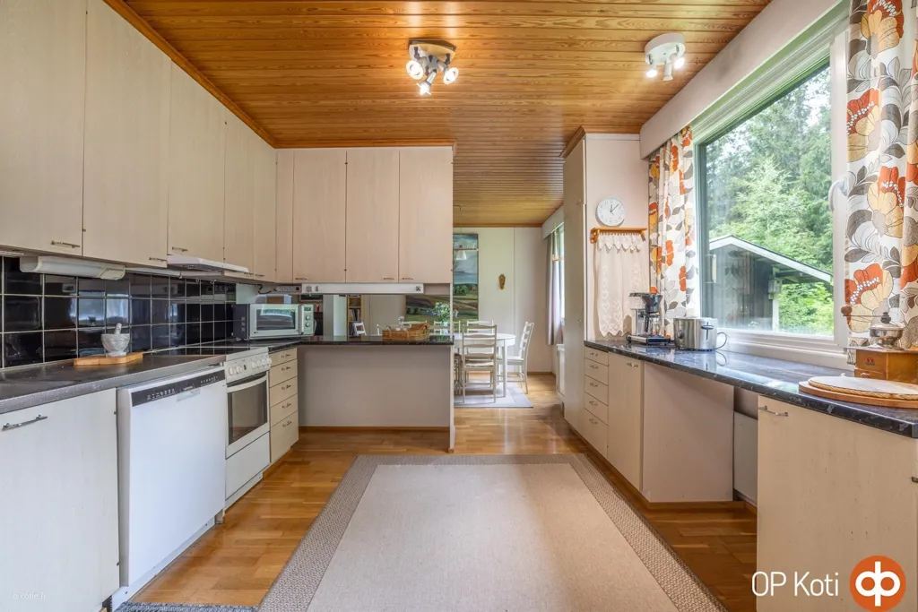 Cuisine - Spacious Family Home with Sauna in Hattula