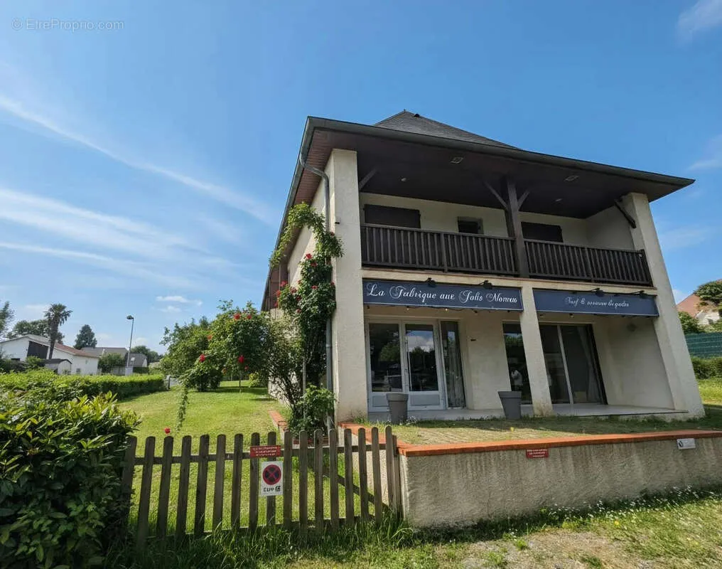 Välivaade - Commercial Space with Private Garden in Morlaàs