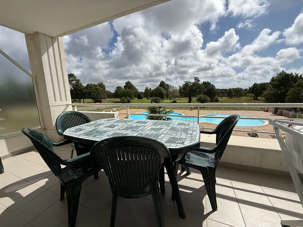 Terrass - Golf-View Apartment in Coëx