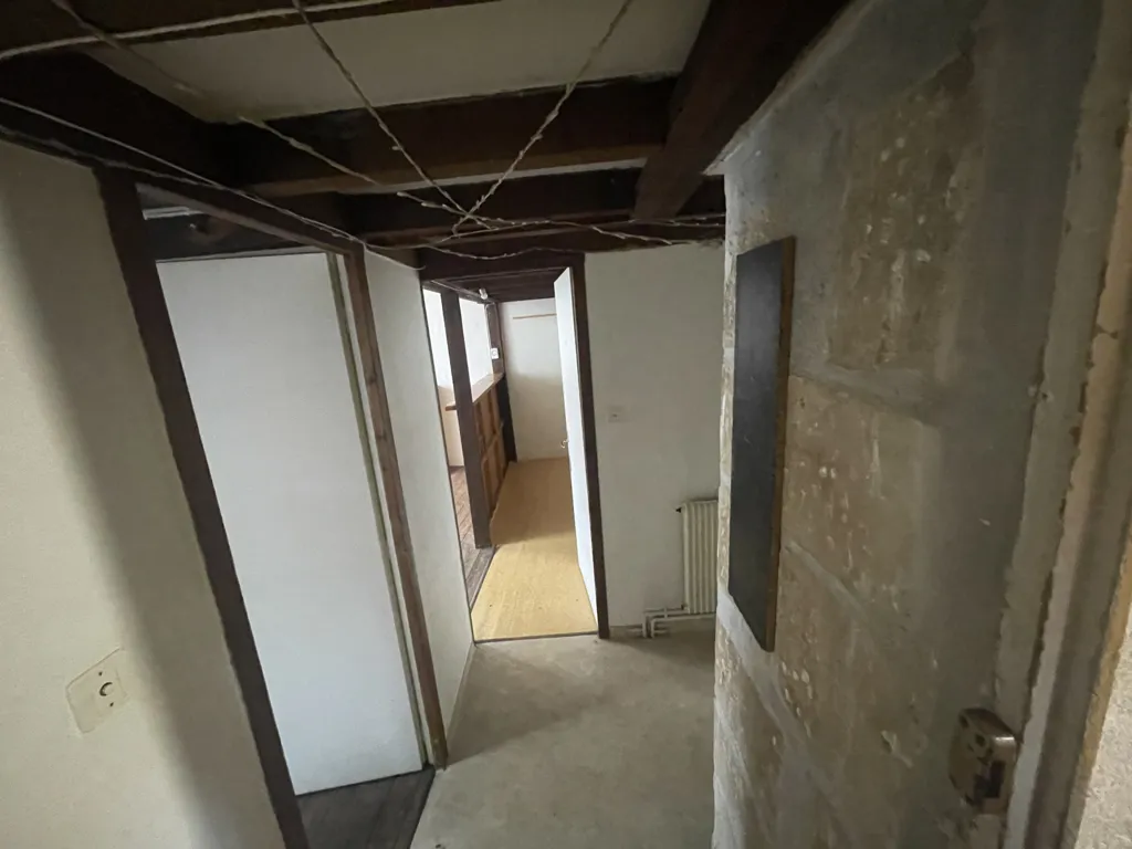 Entrée - Appartement Type 2 à Rénover au Centre de Poitiers