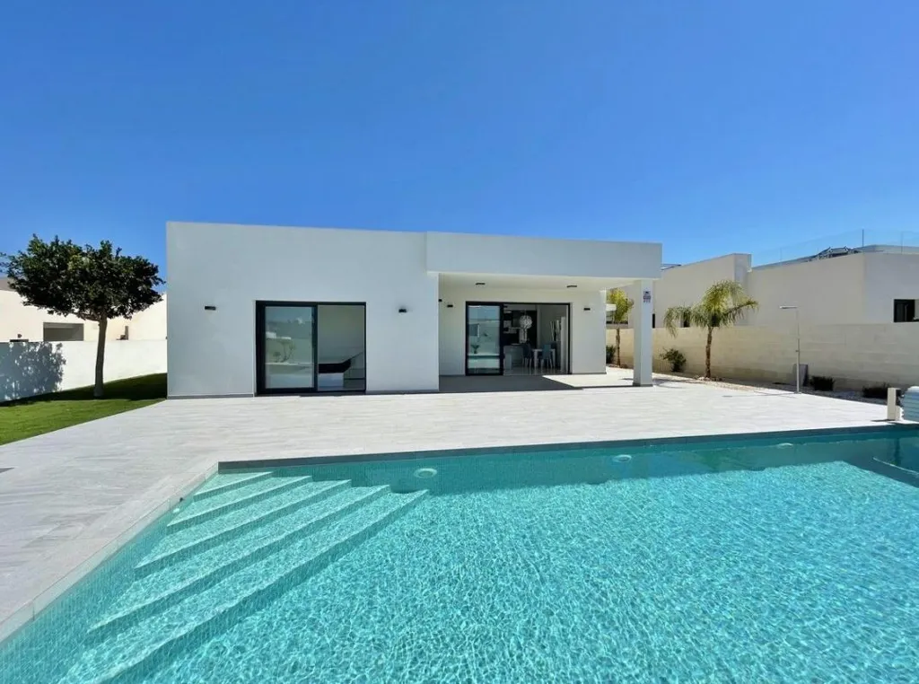 Bassein - New-Build House with Pool in Rafal