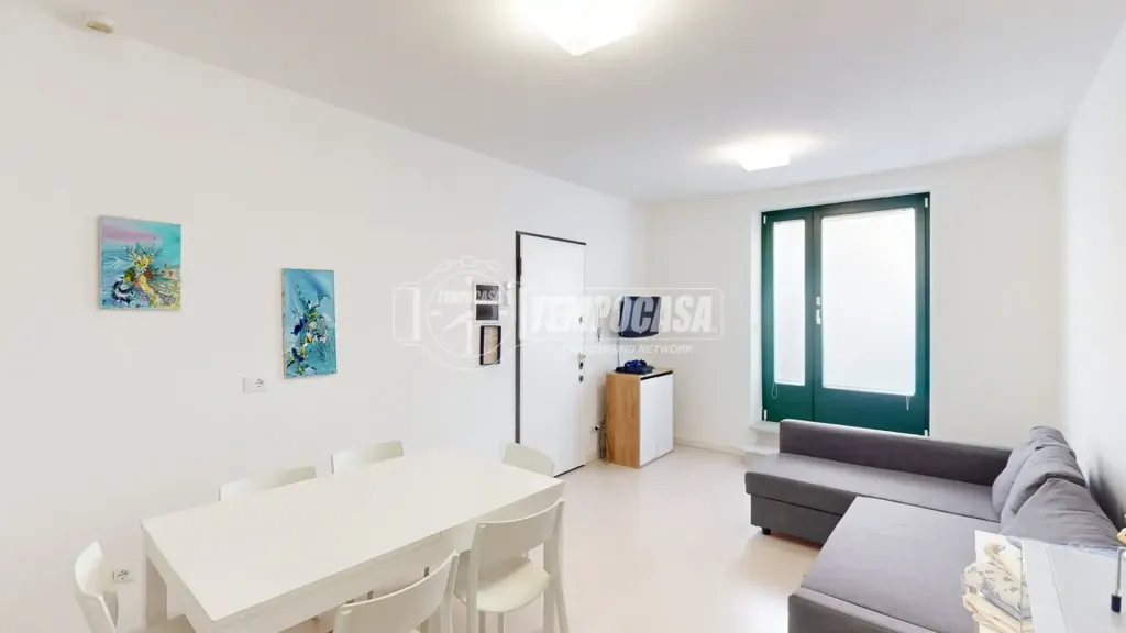 Elutuba - Modern Flat with Balcony in Genoa