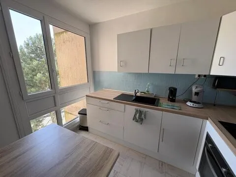Cuisine - Appartement 4 Pièces avec Balcon à Bourges