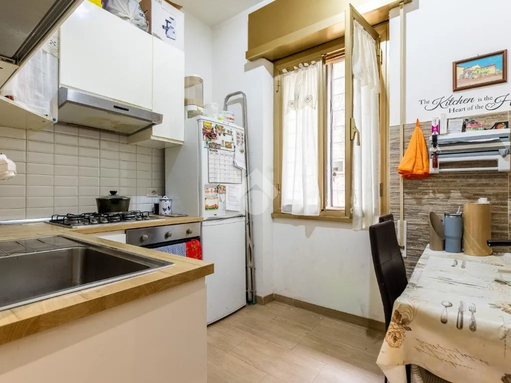 Cuisine - 3-Room Apartment with Private Courtyard in Rome