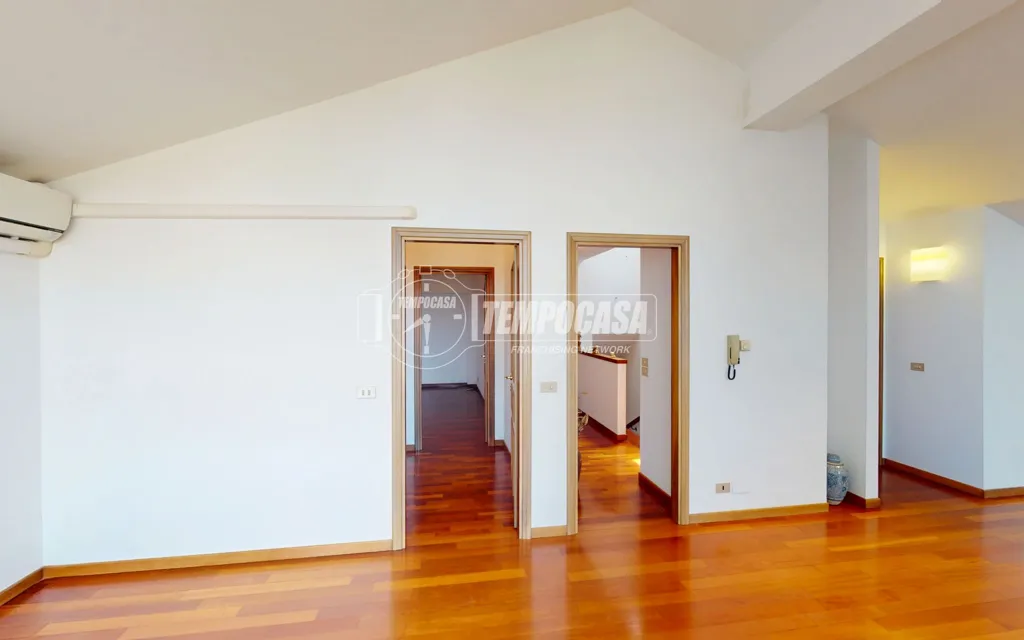 Séjour - Elegant Villa with Two Units in Camerata Picena