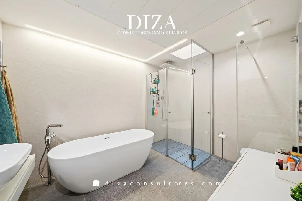 Salles de bain - Luxury Villa with Pool in Alcobendas