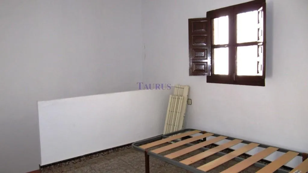 Magamistoad - Townhouse with Garden in Sayalonga Centre