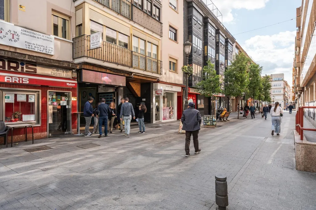 Commercial Unit in Plaza España, Leganés