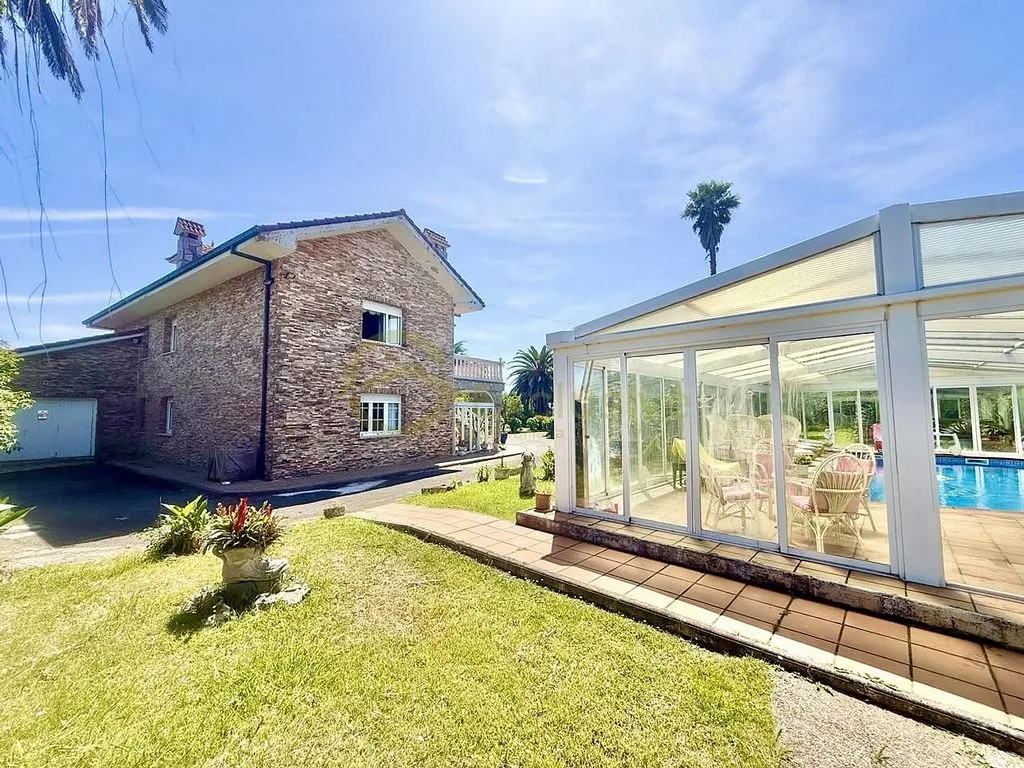 Piscine - Chalet with Pool and Terrace in Lugar Granda