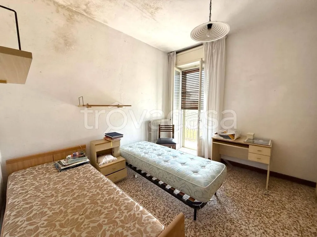 Magamistoad - Villa with Dual Entrances in Valera Fratta