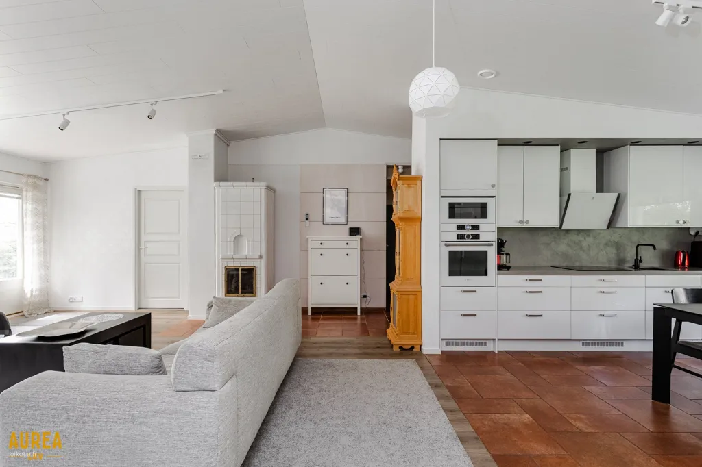 Cucina - Modernised Detached House with Garden in Ii