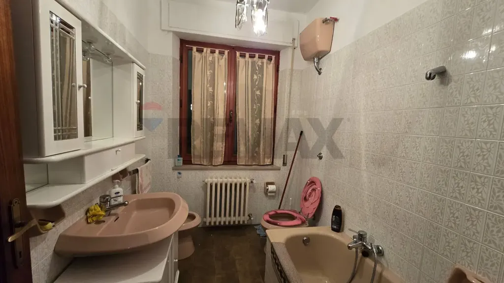 Bagni - Classical Villa with Garden in Sassoferrato