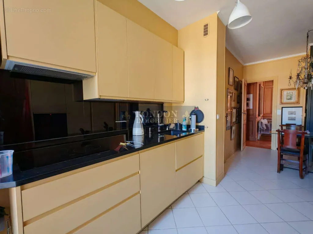 Cuisine - Appartement Haut de Gamme avec Terrasse à Versailles