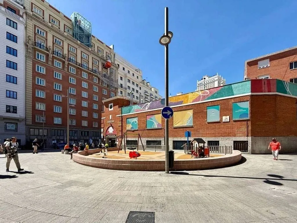 Modernised Flat with Balcony in Plaza de los Mostenses