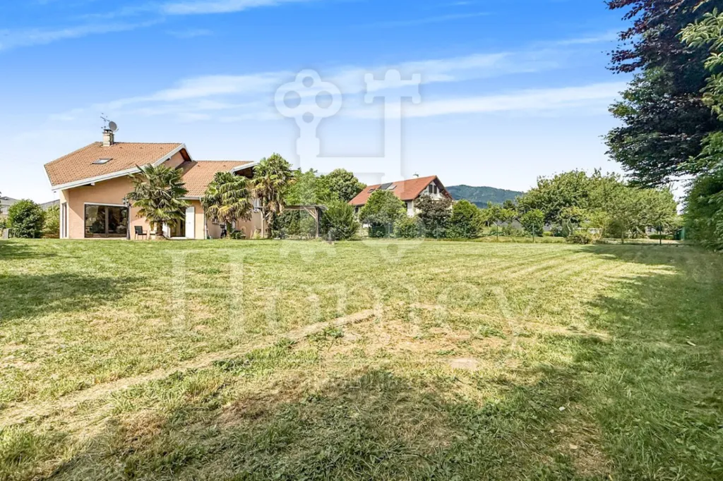 4-room house in Cranves-Sales