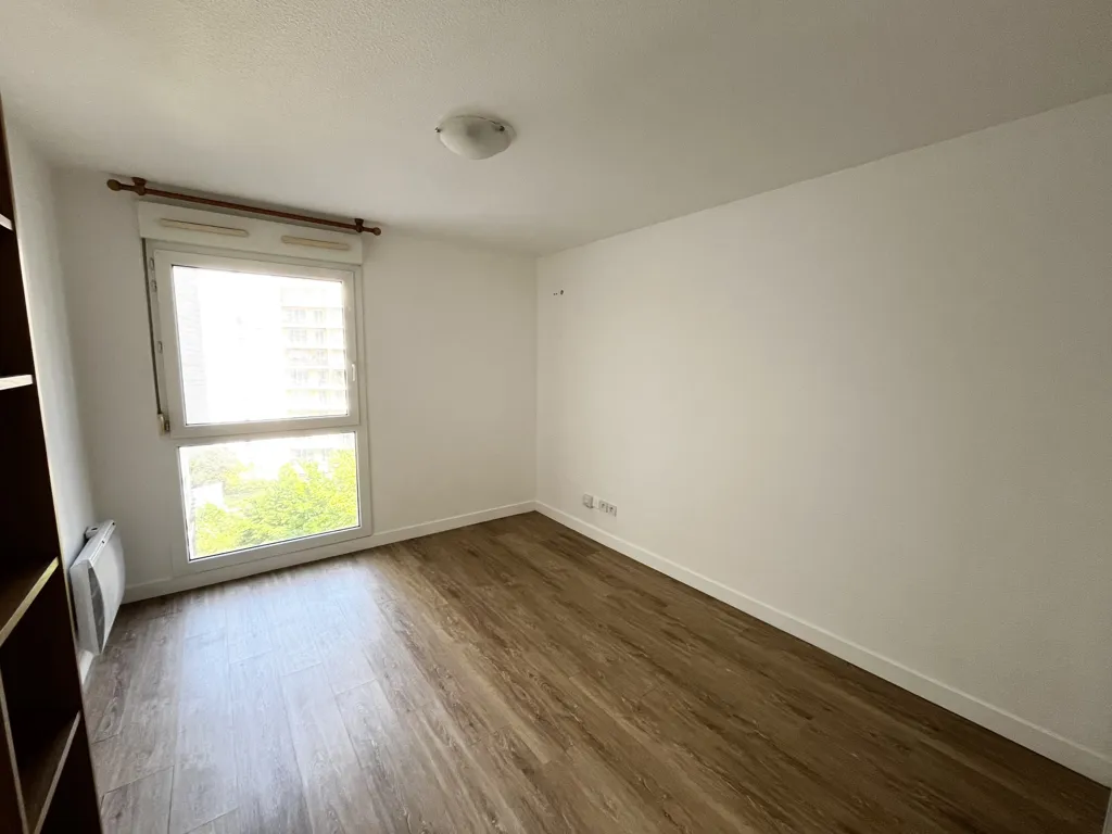Pièces - Studio avec Ascenseur au Faubourg de l'Arche, Courbevoie