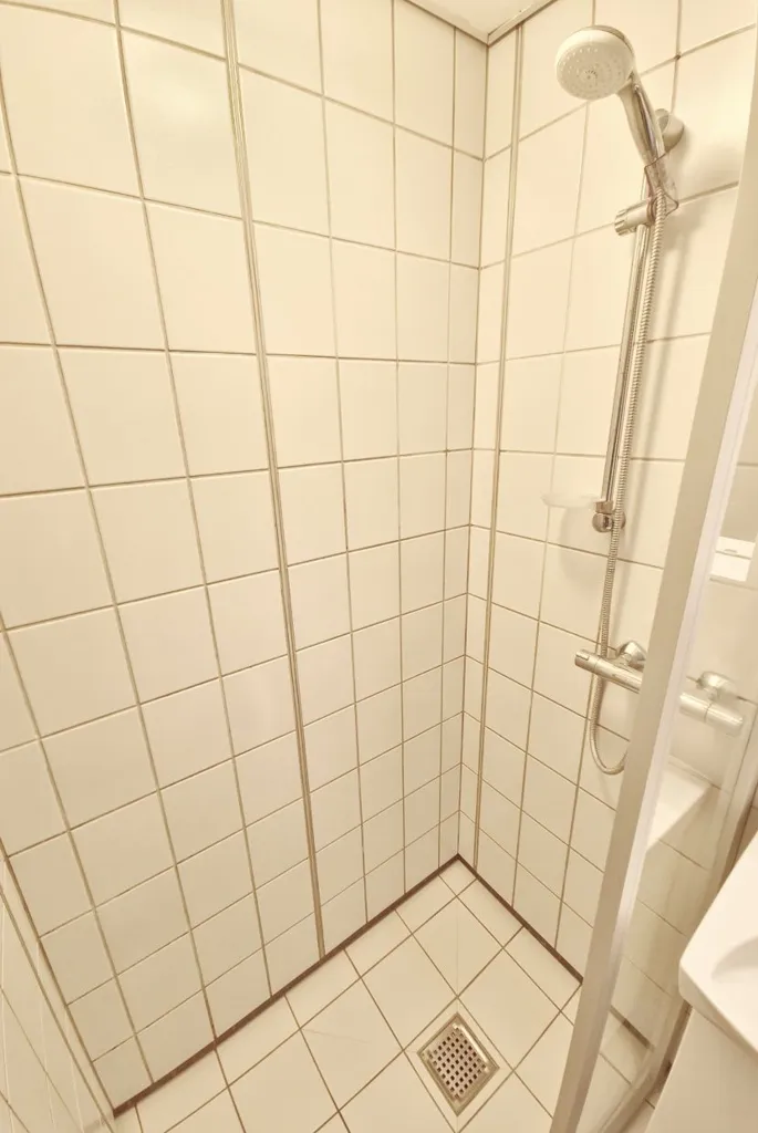 Salles de bain - Bright 2-Bedroom Apartment with Parking in Denmark