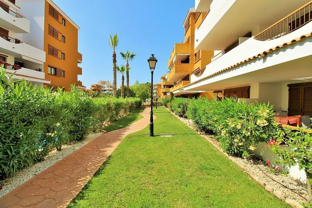 Giardino - Modern Apartment with Pool in Punta Prima