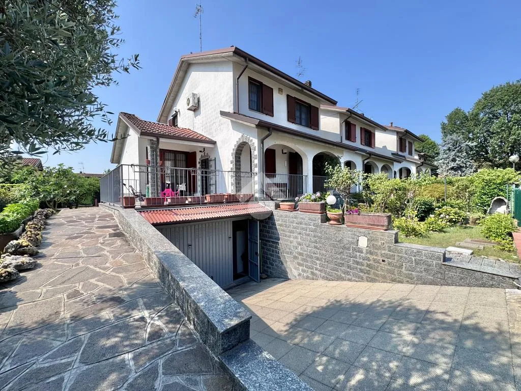 Välivaade - Corner Semi-Detached Villa with Garden in Casarile