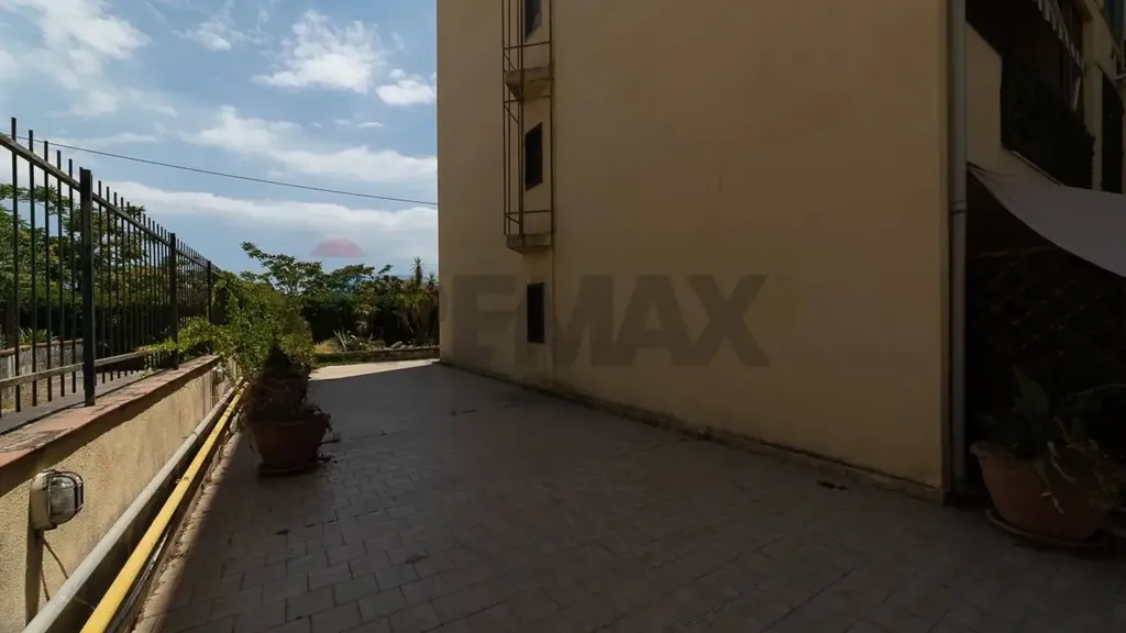 Garden - Spacious Apartment with Large Terrace in Catania