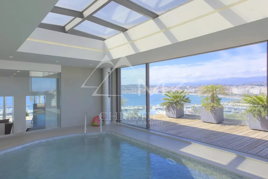 Piscine - Penthouse Unique avec Vue Panoramique sur la Croisette à Cannes