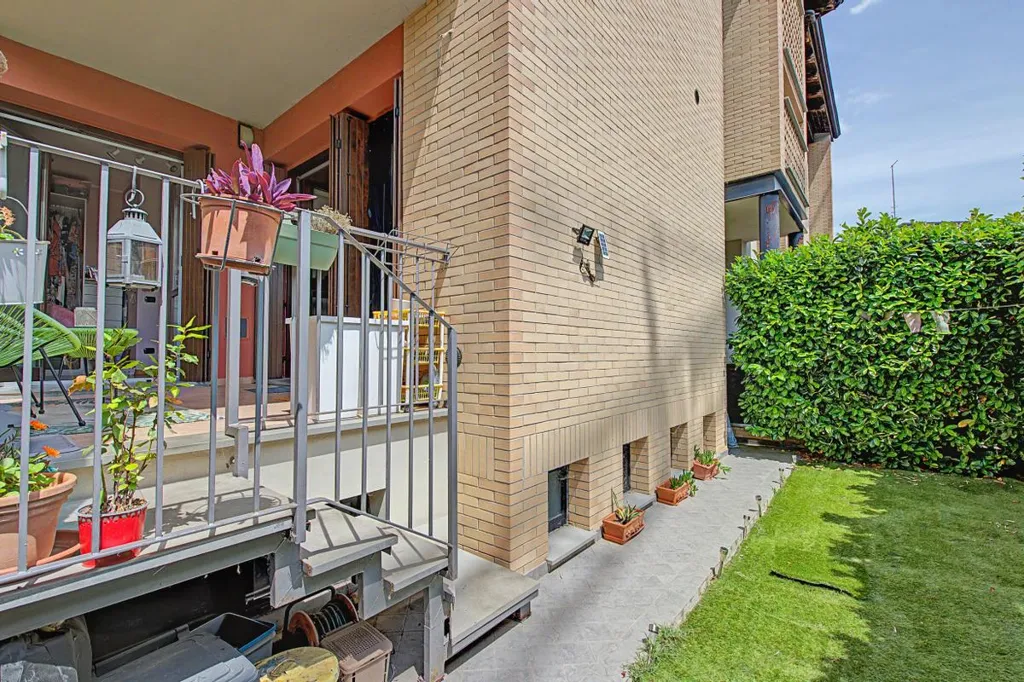 Giardino - Three-bedroom Apartment with Terrace in Parma