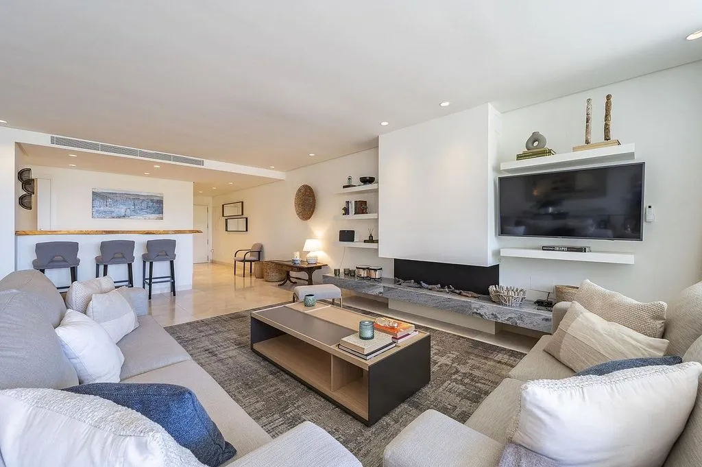 Elutuba - Duplex with Pool in Marbella's Golden Mile