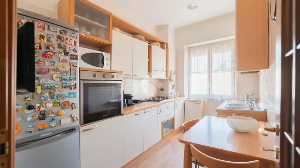 Cuisine - Apartment with Triple Exposure in Rome
