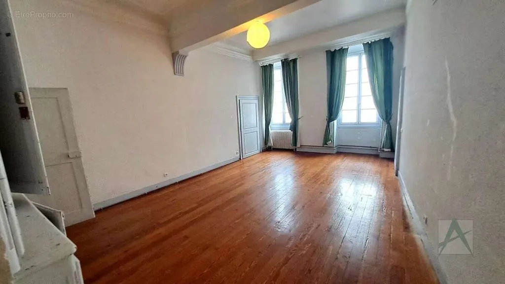 Toad - Luxury Apartment with High Ceilings in Chambéry