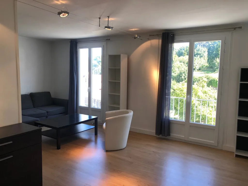 Séjour - Appartement Meublé avec Balcon à Périgueux