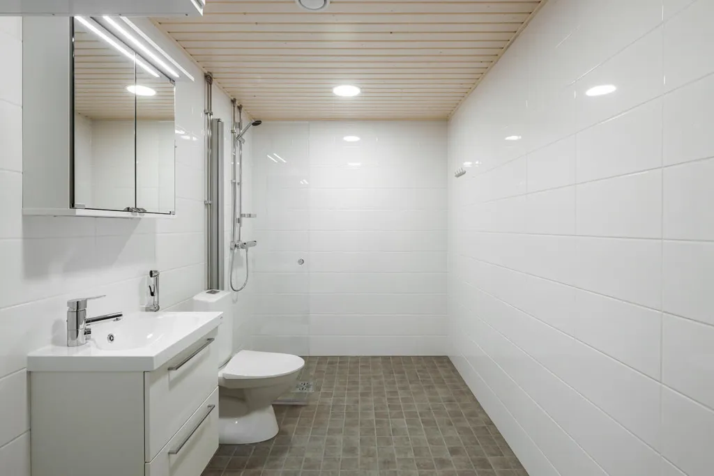 Salles de bain - Modern Flat with Glazed Balcony in Tikkurila