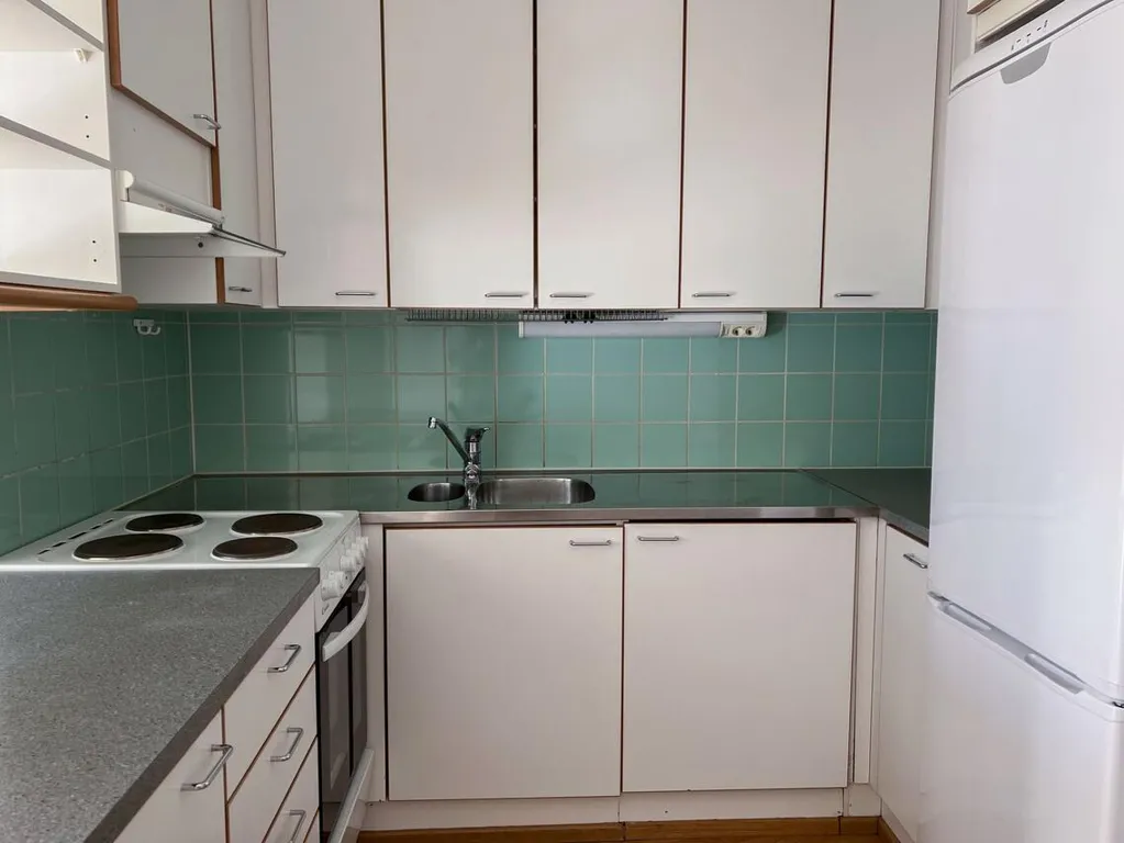 Köök - Senior-Friendly Flat with Sauna in Tikkurila, Vantaa