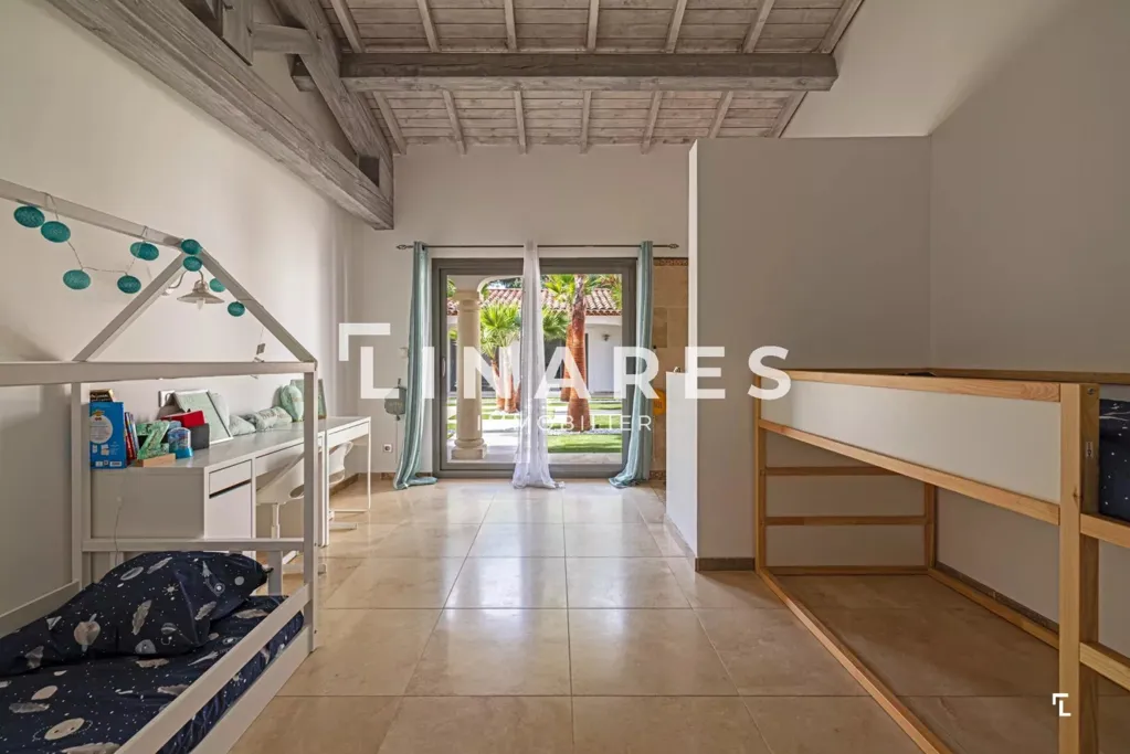 Magamistoad - Villa with Pool and 28,000 m² Park in Llinares