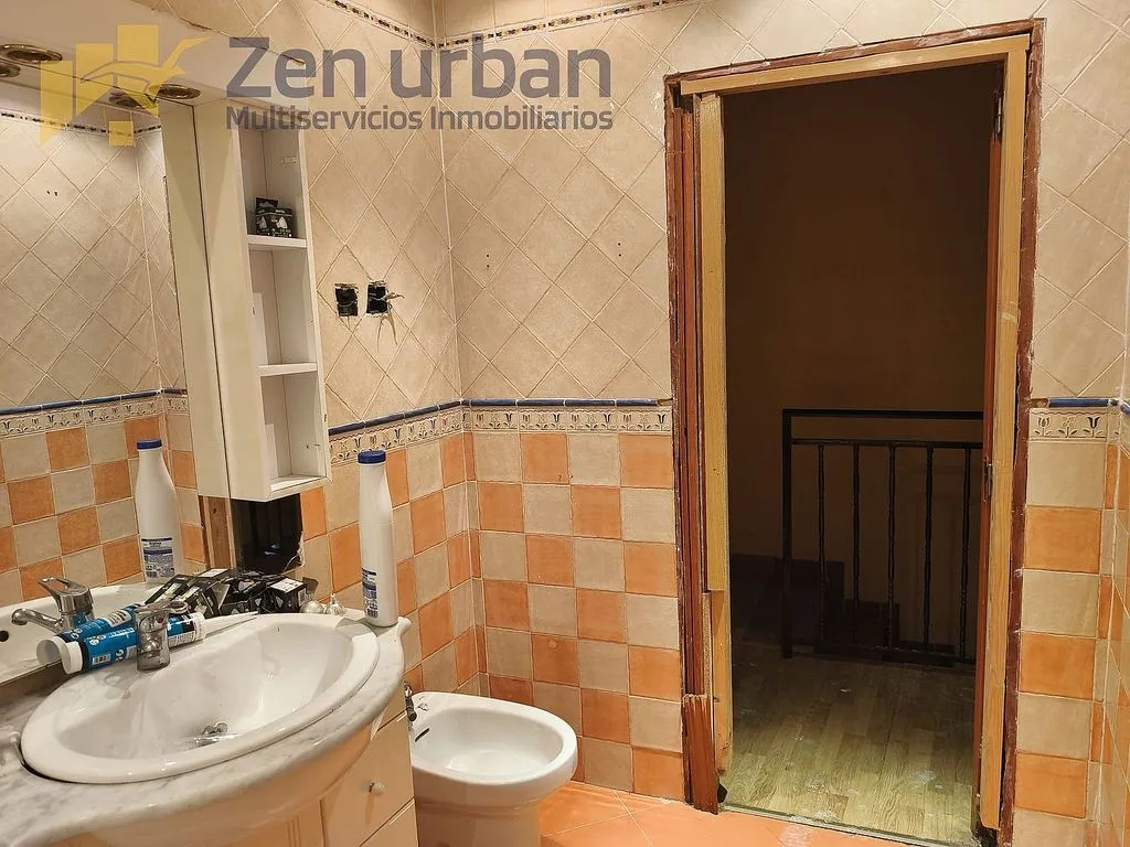 Vannitoad - Semi-Detached House with Terrace in Escalona