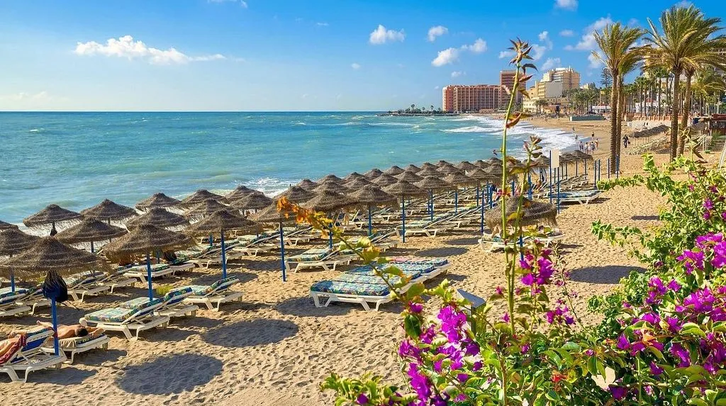 Apartment with Pool and Terrace in Benalmádena