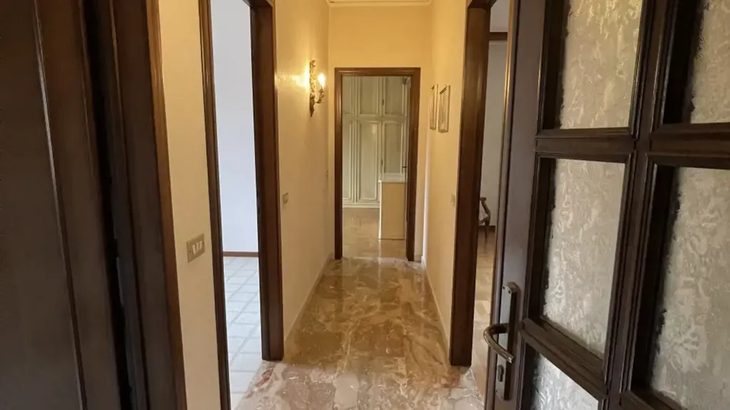 Esik - Spacious Apartment with Balcony in Suzzara