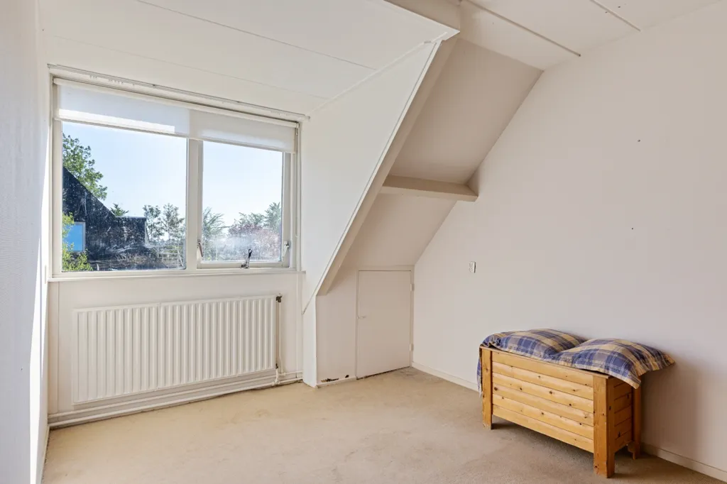 Bedrooms - Spacious Semi-detached House with Garden in Ie