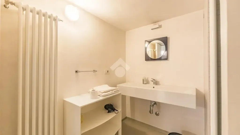 Salles de bain - Charm Loft with Streetfront Windows in Milan