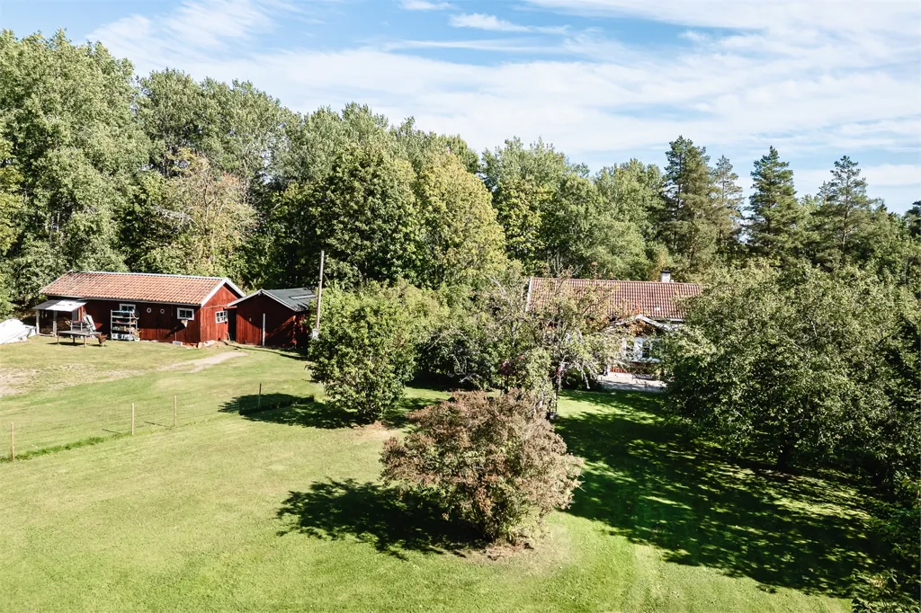 Õhuvaade - Charming Cottage with Private Pier near Katrineholm