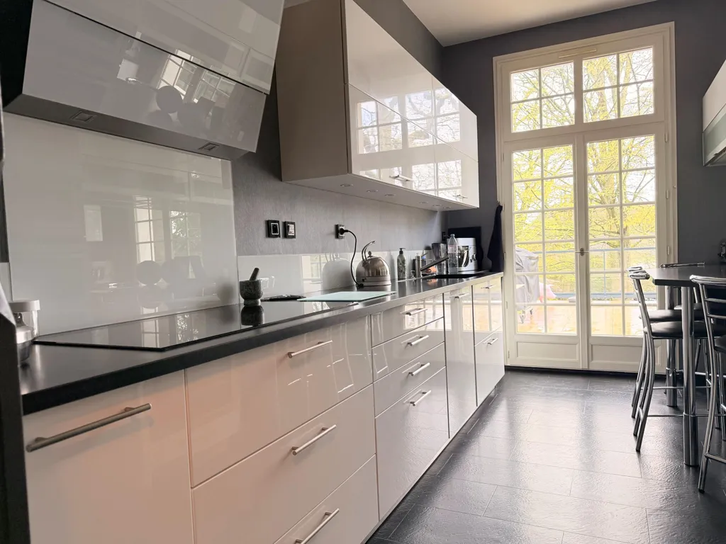 Cuisine - Propriété avec Spa de Nage et Parc à l'Ouest de Tours