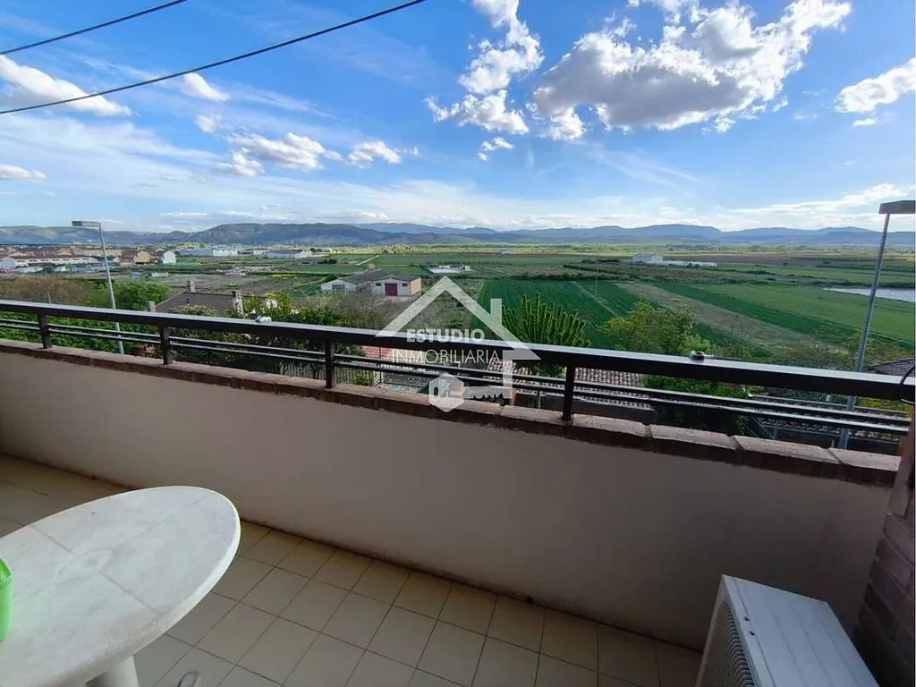 Balcon - House with Terrace and Garage in Mendavia