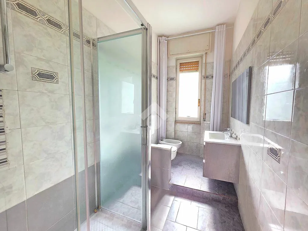Salles de bain - Apartment with Balcony in Savona