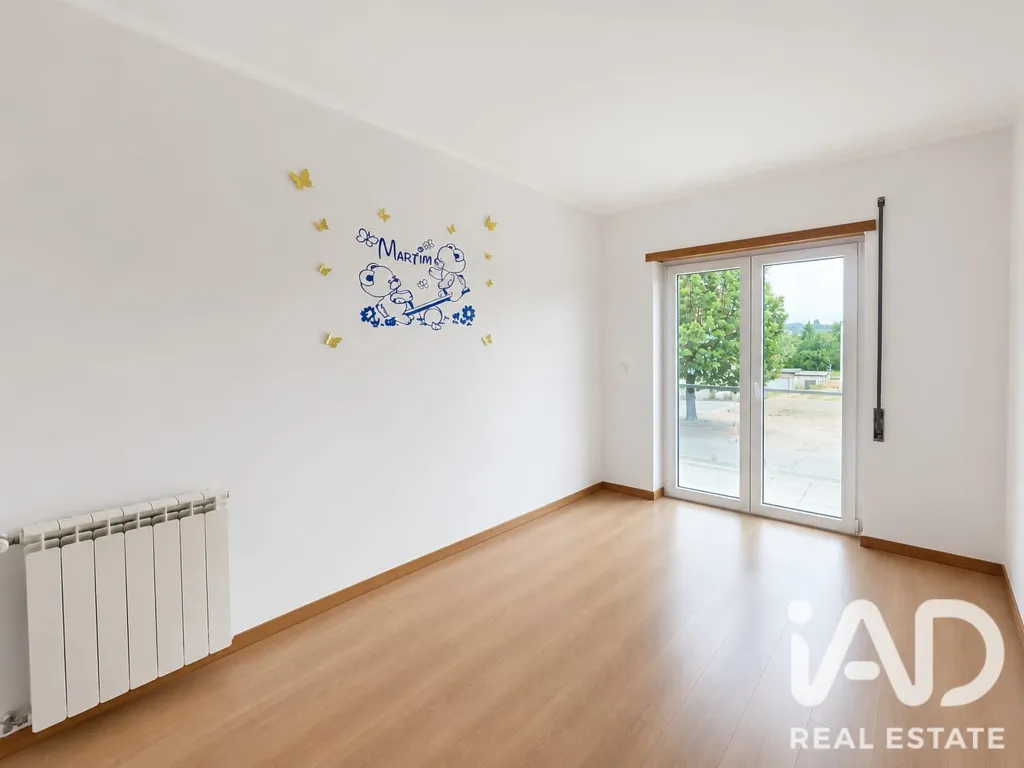 Bedrooms - T3 Apartment with Private Garage in Santa Comba Dão