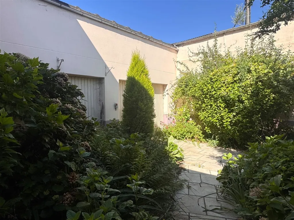 Jardin - Maison avec Terrasse et Garage à Lessines