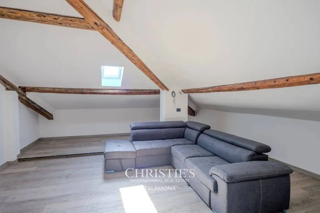Toad - Luxury Villa with Pool in Casbeno, Varese