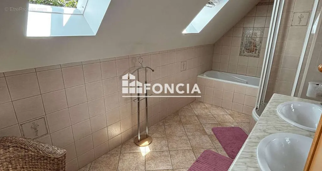 Vannitoad - Detached House with Garden in Chilly-Mazarin