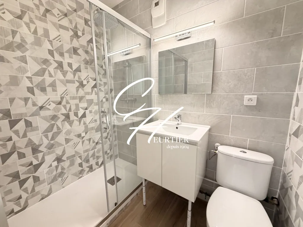 Salles de bain - Studio Refait à Neuf avec Balcon à Saint-Martin-d'Hères