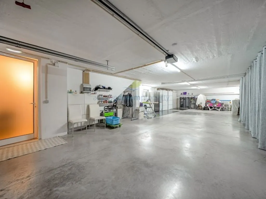 Garage - Luxury Semidetached House with Pool in Albufeira